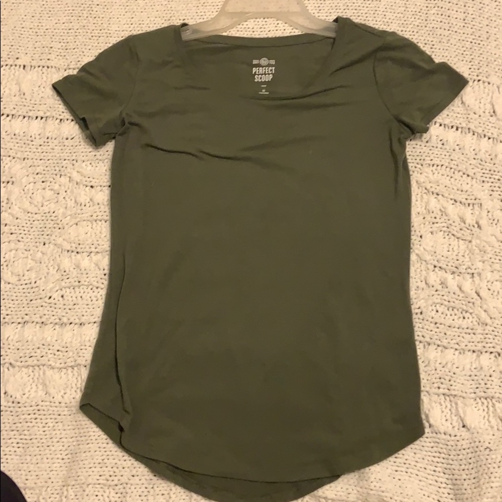 so scoop neck tshirt